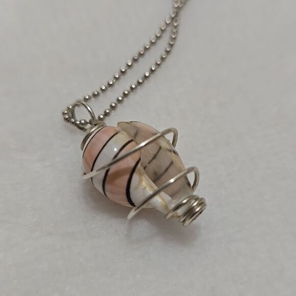 Pink Swollen Bubble Shell Necklace - Picture 4 of 8